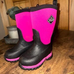 Muck Kids' Pink and Black Boots
